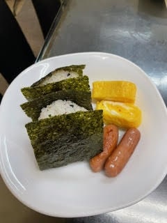 朝ごはんは